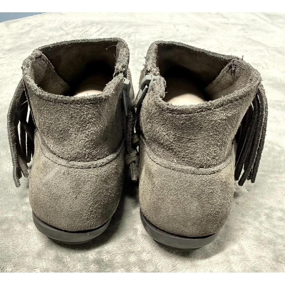 Minnetonka Boots Womens 5.5 Gray Suede Fringe Ankle Moccasin Zip